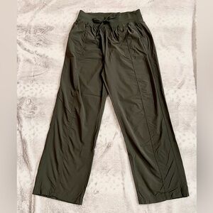 Womens effortless Nyluxe straight cinch pant